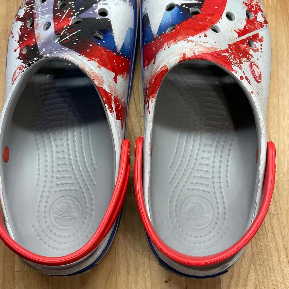 Crocs Marvel Captain America Shield Clogs Mens 6 Womens 8 White Red Blue Shield